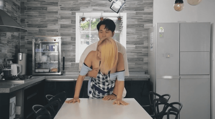 Những cô con gái của chủ nhà trọ